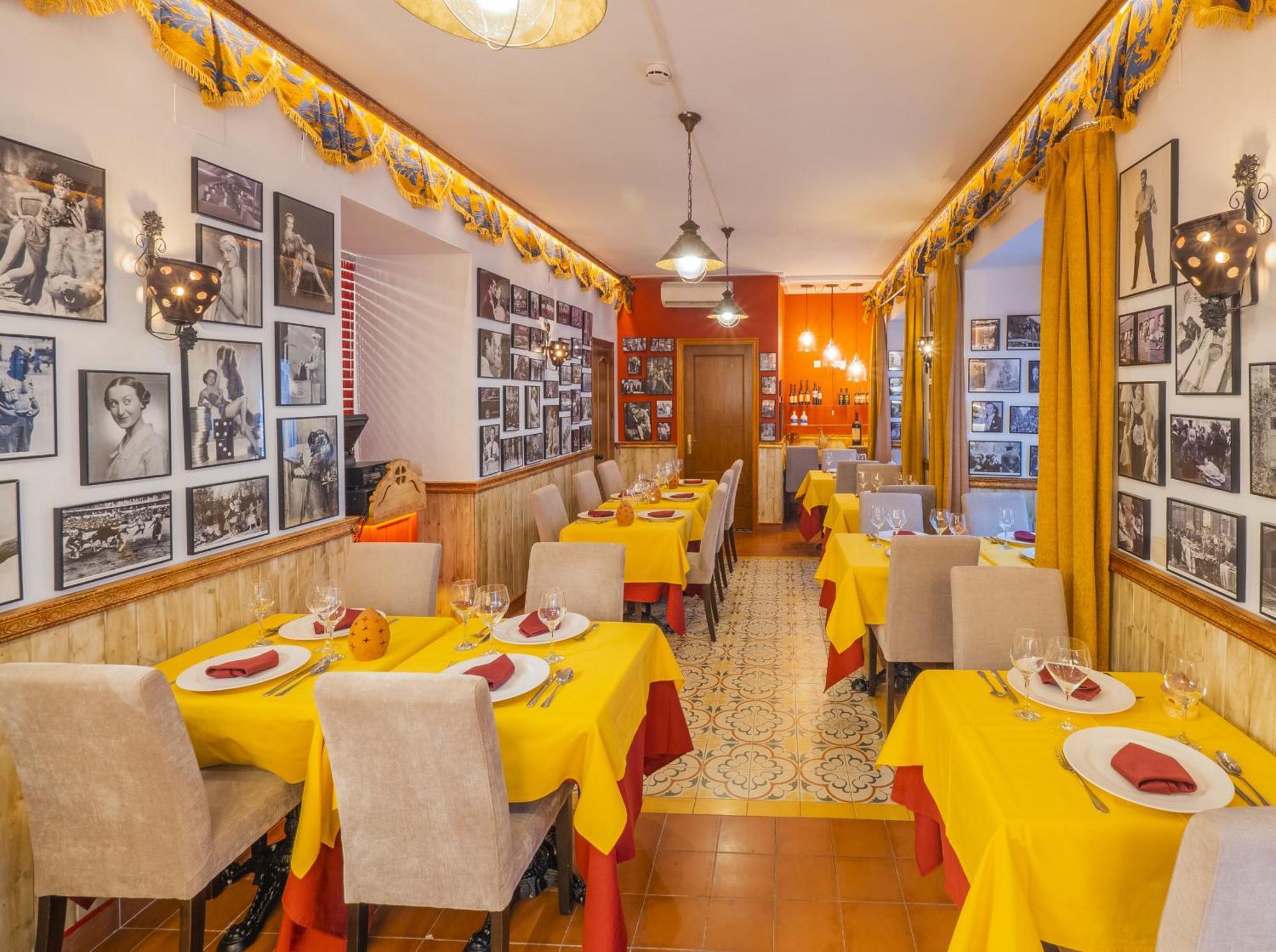 Cubo'S Hostal La Plaza Room 102 With Breakfast Tolox Exterior foto