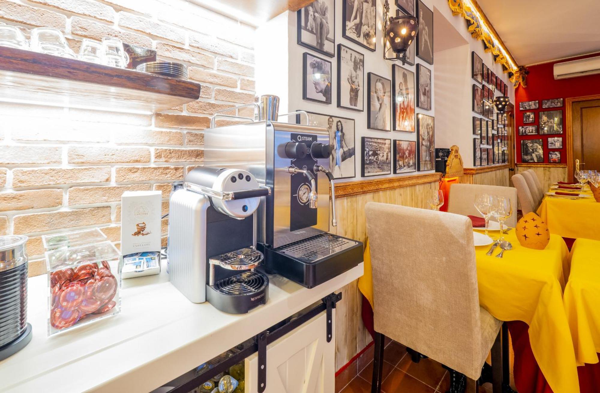 Cubo'S Hostal La Plaza Room 102 With Breakfast Tolox Exterior foto