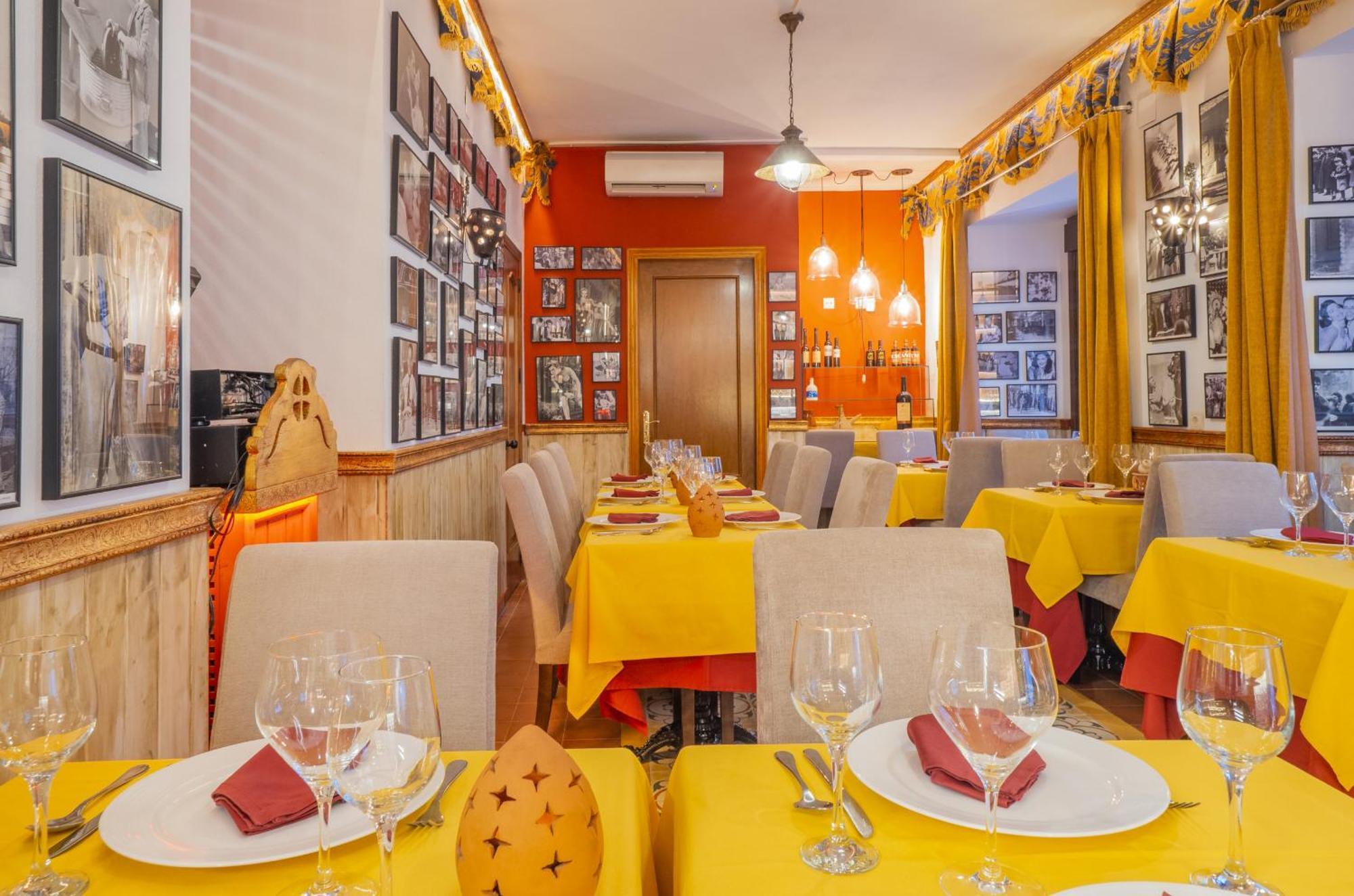 Cubo'S Hostal La Plaza Room 102 With Breakfast Tolox Exterior foto