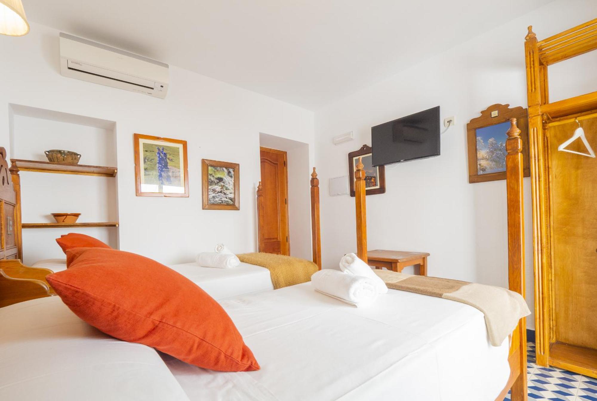 Cubo'S Hostal La Plaza Room 102 With Breakfast Tolox Exterior foto