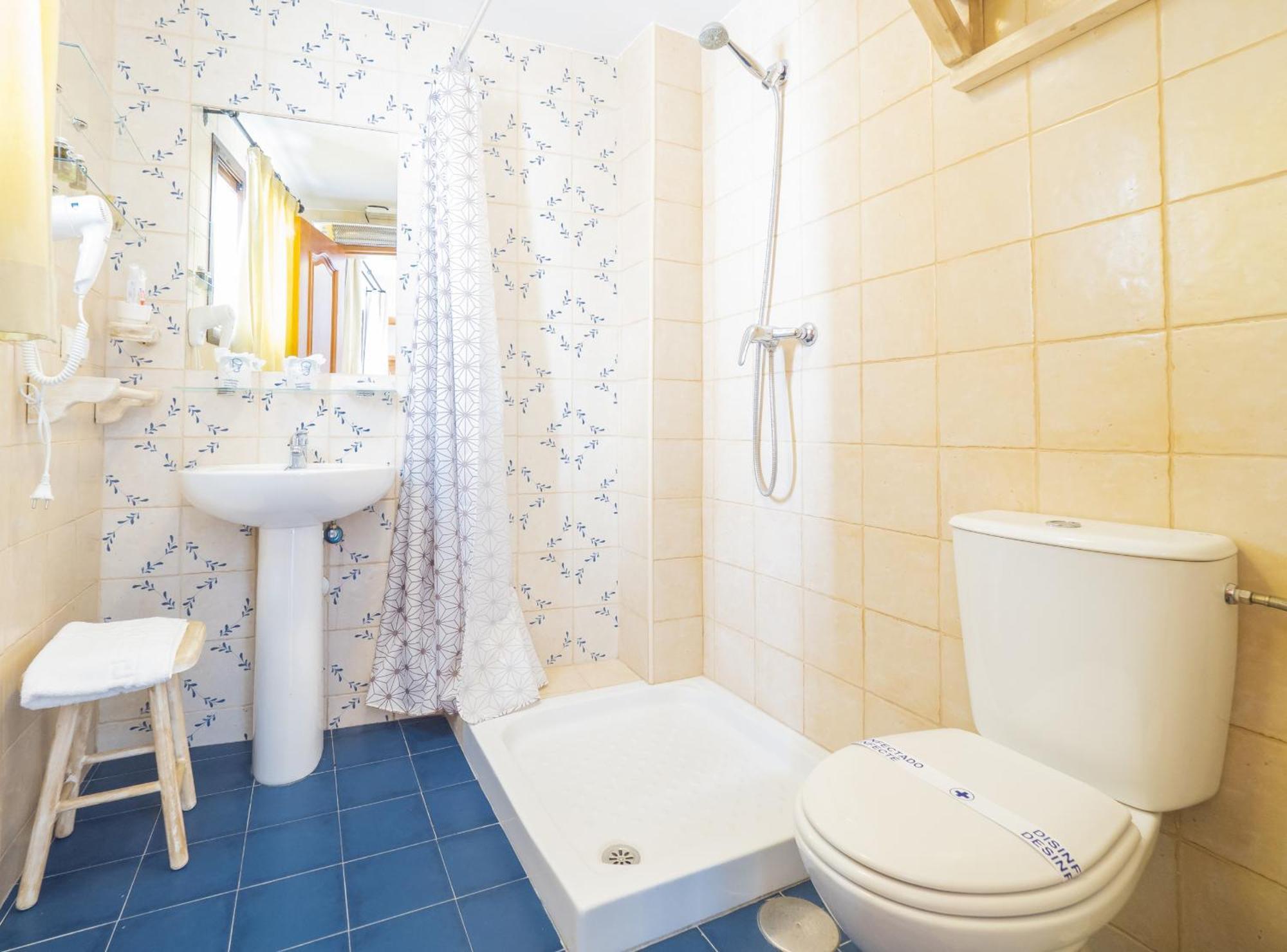 Cubo'S Hostal La Plaza Room 102 With Breakfast Tolox Exterior foto
